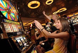 Roda Mega Wheel yang berputar dengan segmen bernilai di qq998